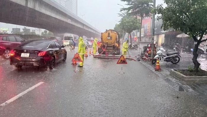 Mưa lớn chiều 10/9 khiến Thủ đô Hà Nội xuất hiện một số điểm úng ngập. (Ảnh: Công ty TNHH MTV Thoát nước Hà Nội)