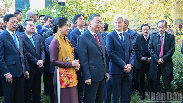 Thị trưởng thành phố Montreuil Patrice Bessac và Bí thư toàn quốc Đảng Cộng sản Pháp Fabien Roussel cùng tham dự hoạt động.