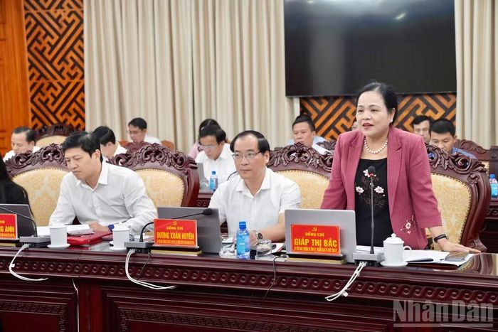 Đồng chí Giáp Thị Bắc, Ủy viên Ban Thường vụ Tỉnh ủy, Trưởng Ban Tổ chức Tỉnh ủy Lạng Sơn phát biểu tại hội nghị. (Ảnh: QUỐC ĐẠT)
