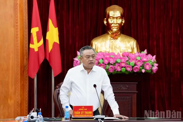 Đồng chí Trần Sỹ Thanh, Ủy viên Bộ Chính trị, Bí thư Trung ương Đảng, Chủ nhiệm Ủy ban Kiểm tra Trung ương, Trưởng Đoàn giám sát, kiểm tra số 234 phát biểu chỉ đạo hội nghị. (Ảnh : QUỐC ĐẠT)