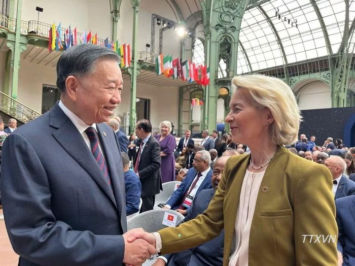 Tổng Bí thư, Chủ tịch nước Tô Lâm và Chủ tịch Ủy ban châu Âu Ursula von der Leyen tham dự hội nghị. (Ảnh: TTXVN)