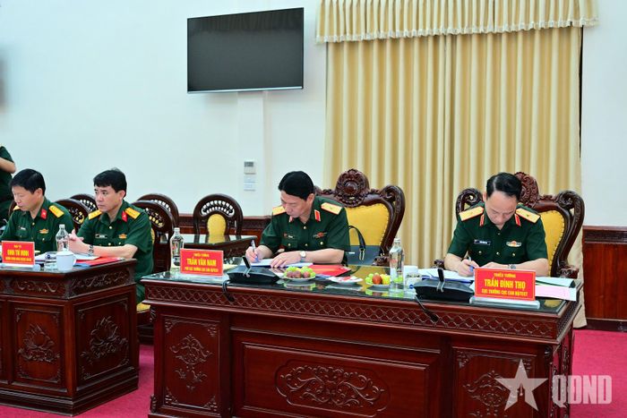 Các đại biểu dự buổi làm việc.  