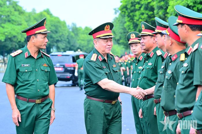  Lãnh đạo, chỉ huy Quân đoàn 12 đón Đại tướng Nguyễn Trọng Nghĩa. 