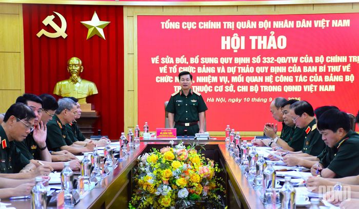 Thượng tướng Đỗ Xuân Tụng chủ trì hội thảo. 