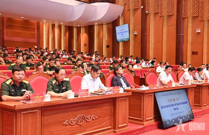 Các đại biểu dự buổi tập huấn.