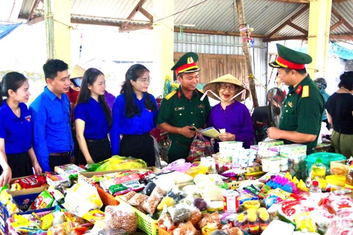  Tuyên truyền, giải thích cặn kẽ, giúp người dân dễ dàng nắm bắt các quy định và nâng cao ý thức chấp hành pháp luật trong đời sống thường ngày. 