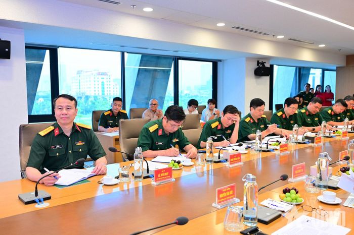Các đại biểu dự buổi làm việc.  