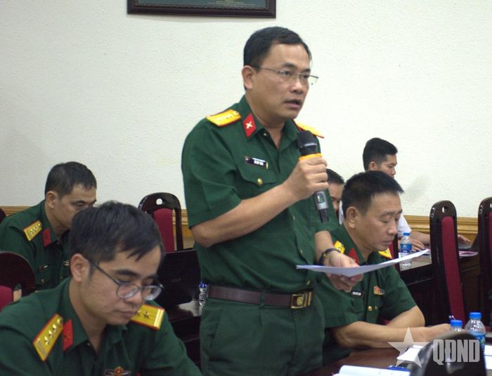 Đại biểu trình bày tham luận tại hội thảo. 