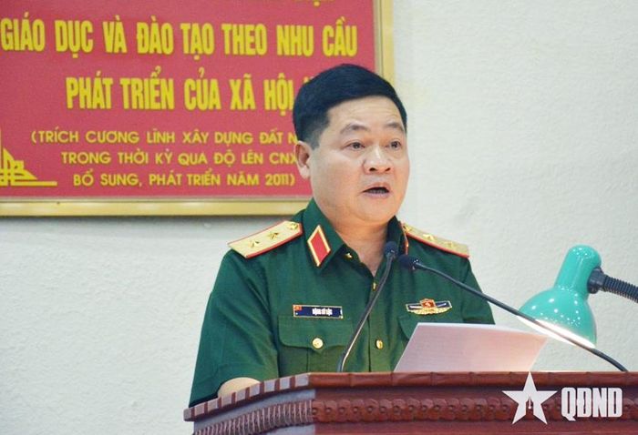 Trung tướng, PGS, TS Đặng Sỹ Lộc, Phó bí thư Đảng ủy, Giám đốc Học viện Chính trị phát biểu chỉ đạo, định hướng nội dung hội thảo.
