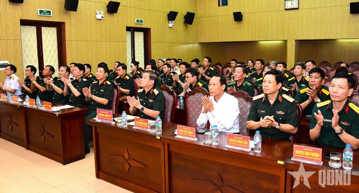 Các đại biểu dự hội nghị. 
