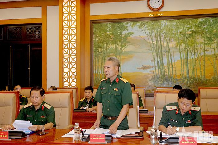  Đại tá Mạc Đức Trọng, Phó cục trưởng Cục Gìn giữ hòa bình Việt Nam báo cáo công tác chuẩn bị.   