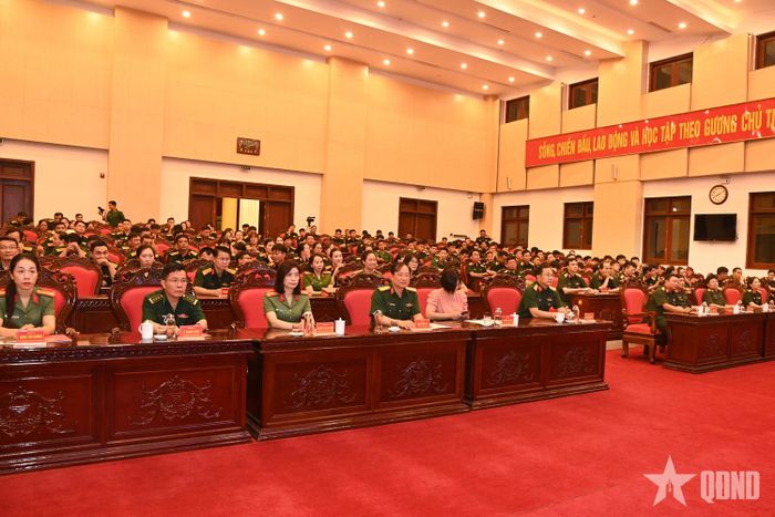  Các đại biểu dự tọa đàm.