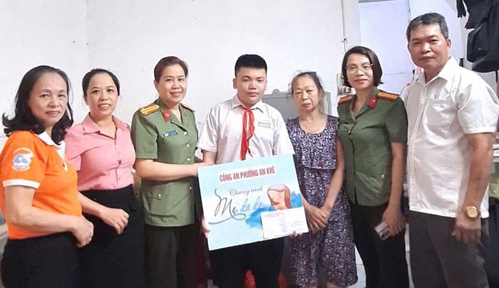 Phụ nữ Công an phường An Khê với mô hình “Mẹ đỡ đầu”.