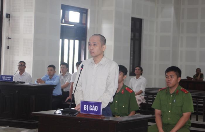 Phiên tòa xét xử bị cáo Quyền.