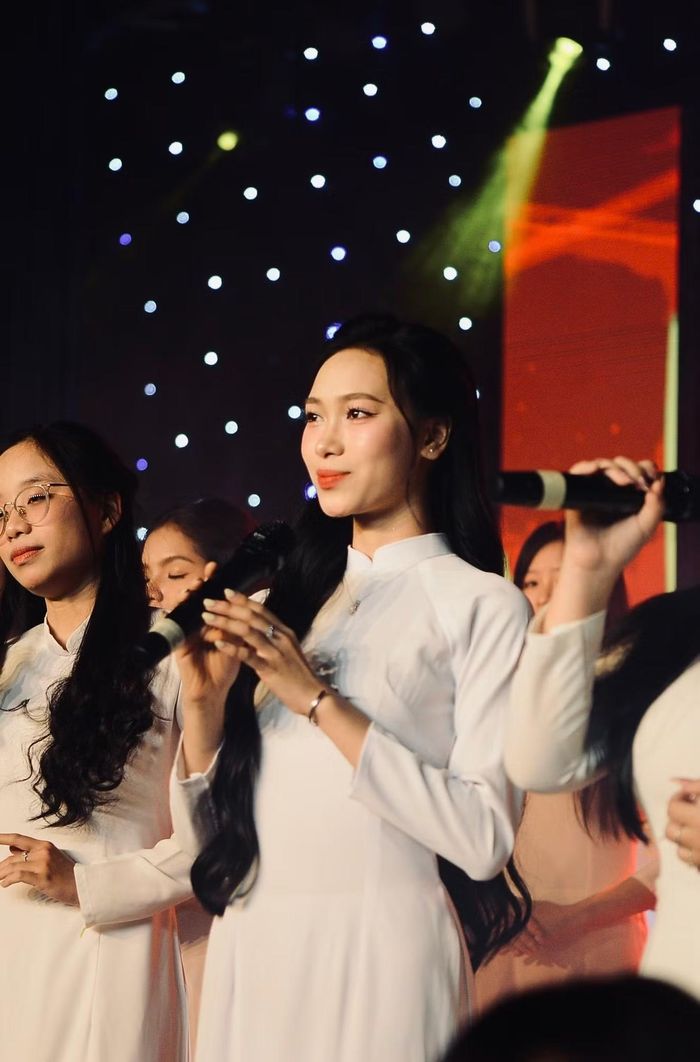 Từ một cô bé hồn nhiên cất tiếng hát trên các sân khấu nhỏ, âm nhạc với Bảo Anh đã trở thành phần sống không thể tách rời.