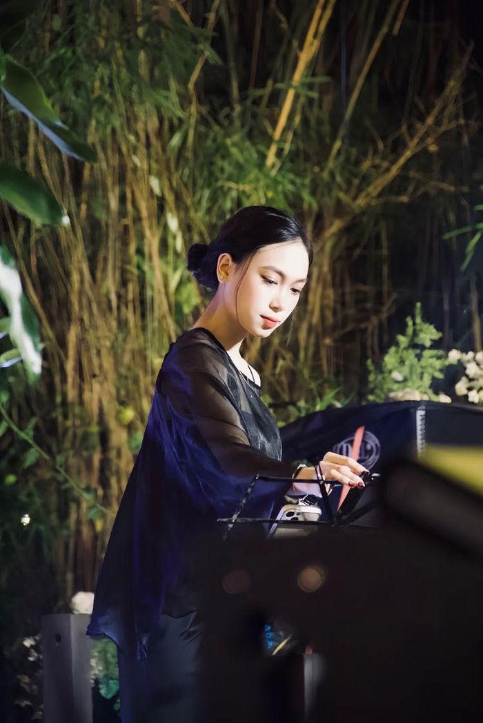 Bảo Anh đặt ra mục tiêu trở thành một người làm nghề nghiêm túc và một giáo viên trẻ nhiệt huyết.