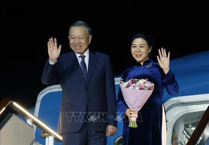 Tổng Bí thư, Chủ tịch nước Tô Lâm và Phu nhân rời Moscow (Liên bang Nga), tiếp tục lên đường tới Paris (Pháp). Ảnh: TTXVN