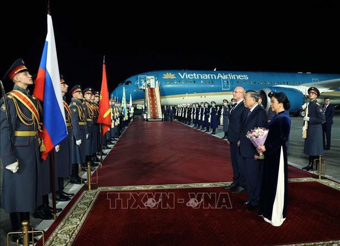 Lễ tiễn Tổng Bí thư, Chủ tịch nước Tô Lâm và Phu nhân tại sân bay Vnukovo, thủ đô Moscow. Ảnh: TTXVN