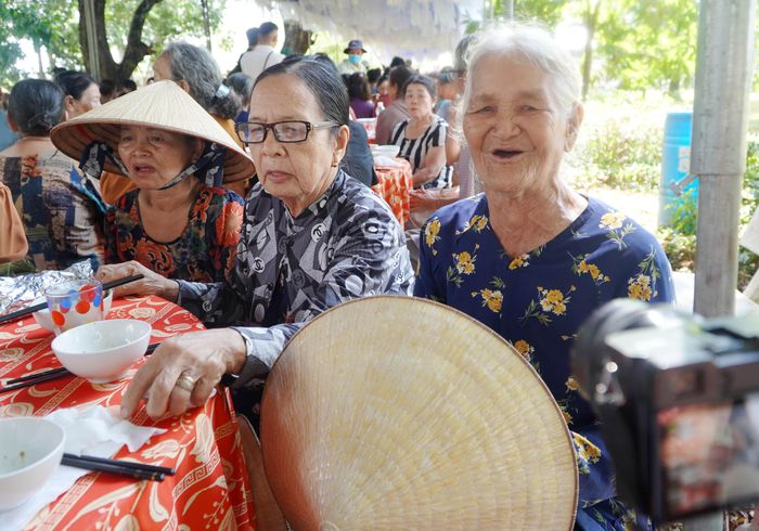  Bà Trần Đức Diệu dự ngày giỗ vua Quang Trung 