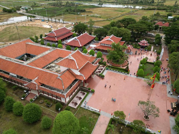  Tổng thể khuôn viên Bảo tàng Quang Trung 