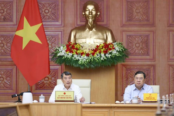  Thủ tướng Lê Minh Hưng và Phó Thủ tướng Thường trực Phạm Gia Túc chủ trì cuộc làm việc. ﻿Ảnh: VIẾT CHUNG 