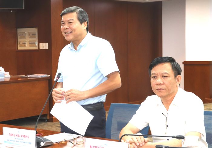  Phó Trưởng Ban Tuyên giáo Thành ủy TPHCM Tăng Hữu Phong và Phó Giám đốc Sở VH-TT TPHCM Nguyễn Ngọc Hồi chủ trì họp báo 