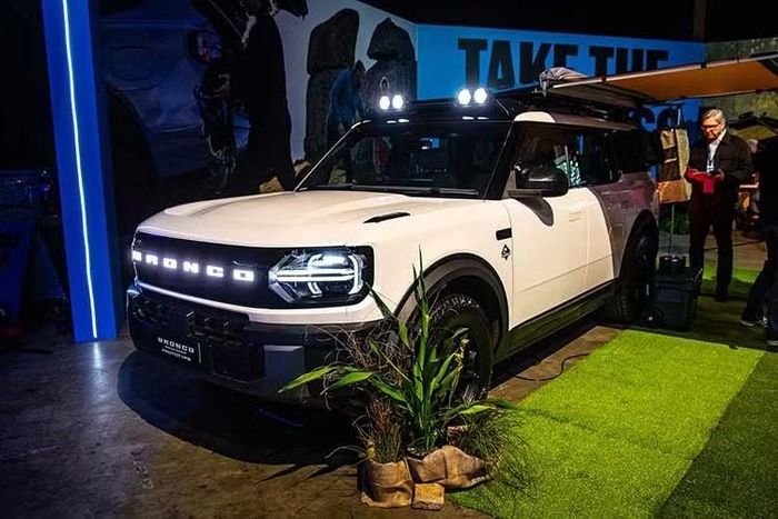 Việc Ford Bronco Basecamp sắp được bán tại Úc là một tín hiệu cho thấy mẫu xe này có thể thâm nhập các thị trường Đông Nam Á nói chung và Việt Nam nói riêng. Trước đó, mẫu xe này cũng đã được đăng ký bảo hộ kiểu dáng công nghiệp tại Việt Nam.
