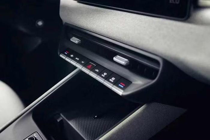 Kế hoạch của Tập đoàn Volkswagen nhằm đưa giá xe điện đến gần hơn với những mẫu ôtô cỡ nhỏ sử dụng động cơ đốt trong truyền thống, qua đó đối phó với các đối thủ Trung Quốc. Mẫu SUV mới mang tên Volkswagen ID. Cross cũng được cho là đang thu hút nhiều sự quan tâm ban đầu của khách hàng.
