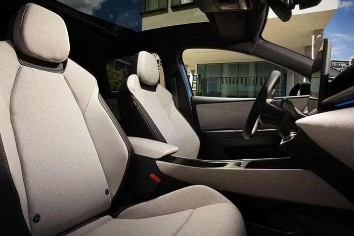 Trong khi đó, Volkswagen ID.3 Neo nâng cấp phải đối mặt với thời gian chờ giao xe từ 2 đến 3 tháng. Đây đều là tin tốt đối với Volkswagen và hãng thực sự đang rất cần những tín hiệu tích cực vào lúc này. Trước đó, Volkswagen đã công bố sẽ cắt giảm 100.000 nhân sự, đóng cửa nhiều nhà máy và có khả năng khai tử thương hiệu Seat sau năm 2030 trong nỗ lực xoay chuyển tình hình kinh doanh.