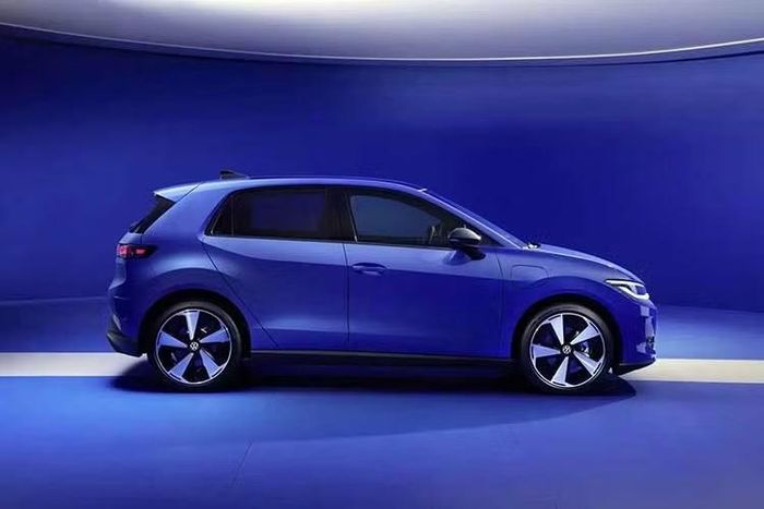 Theo truyền thông Đức, lượng đơn đặt hàng của Volkswagen ID. Polo tại châu Âu đã ghi nhận con số hơn 30.000. Con số này càng ấn tượng hơn khi trong thời gian đầu, khách hàng phải đặt mua khi chưa được nhìn thấy xe tại đại lý chứ chưa nói đến việc lái thử. “Toàn bộ dòng ID. Polo đã bán hết. Thời gian chờ ít nhất là 10 tháng", người đứng đầu một tập đoàn đại lý Volkswagen lớn nói với phóng viên Automobilwoche.