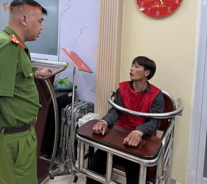 Một trong 4 nghi phạm bị bắt giữ sau khi thực hiện hành vi cướp giật