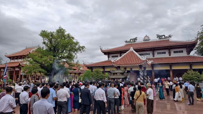 Lễ giỗ là dịp để tưởng nhớ và tri ân những công lao to lớn của vị anh hùng dân tộc Quang Trung- Nguyễn Huệ cùng các tướng sĩ nhà Tây Sơn. Ảnh Nguyễn Dũng