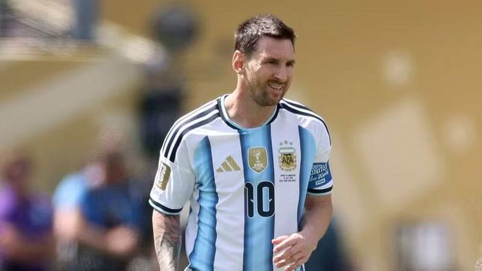 Ở cấp độ đội tuyển, tiền đạo người Argentina ghi 8 bàn, đưa Argentina tiến vào chung kết World Cup 2026.