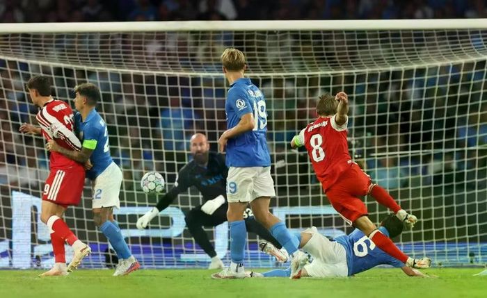 Martin Odegaard tung cú sút ngoài vòng cấm ghi bàn duy nhất cho Arsenal ở phút 75. Ảnh: Reuters.