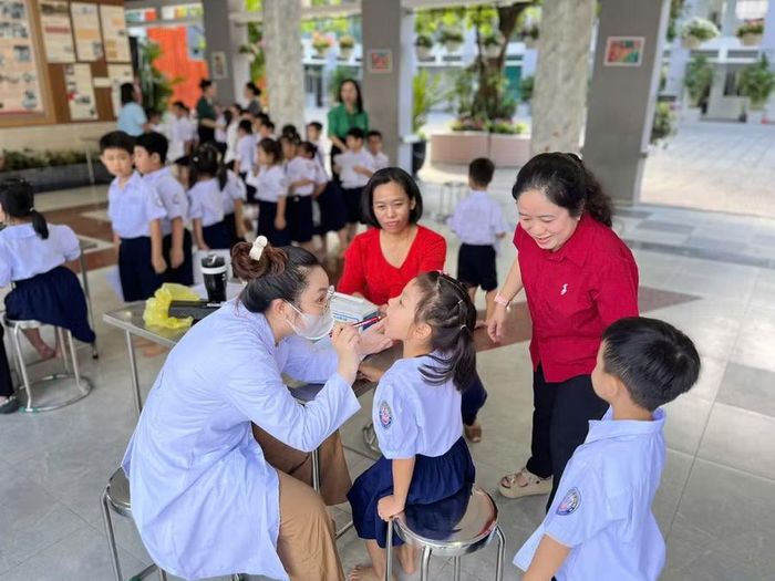 Toàn bộ dữ liệu sau khám sức khỏe sẽ là cơ sở quan trọng để nhà trường và phụ huynh điều chỉnh chế độ dinh dưỡng, sinh hoạt cho học sinh.