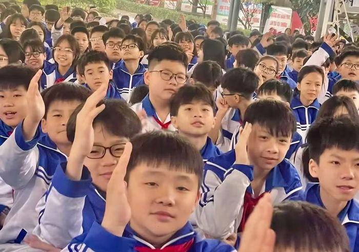 Tạo môi trường để học sinh tiếp cận tốt ngoại ngữ.
