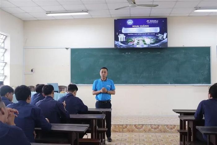 Trường CĐ Tiền Giang thường tổ chức các lớp tập huấn, giúp sinh viên nâng cao tay nghề, đáp ứng nhu cầu nguồn nhân lực kỹ thuật chất lượng cho xã hội. Ảnh: Trường CĐ Tiền Giang.