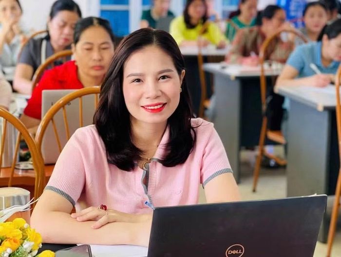 cô giáo Đoàn Thị Ngọc Mai, nguyên Phó Hiệu trưởng Trường Mầm non Nghi Tân (phường Cửa Lò), viết đơn tự nguyện trở lại giảng dạy. Ảnh: NVCC