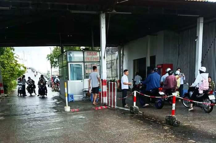 Trạm thu phí cầu Rạch Ráng.