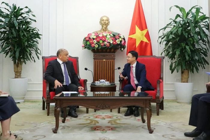 Thứ trưởng Ngoại giao Ngô Lê Văn đánh giá cao ý nghĩa của Diễn đàn hợp tác địa phương RCEP 2027, đề nghị Việt Nam và tỉnh An Huy phối hợp chặt chẽ để tổ chức thành công Diễn đàn. (Ảnh: Nguyễn Nhuận)