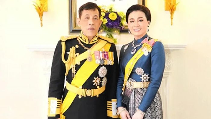 Nhà Vua Vương quốc Thái Lan Maha Vajiralongkorn Phra Vajiraklaochaoyuhua và Hoàng hậu. (Nguồn: The Nation)