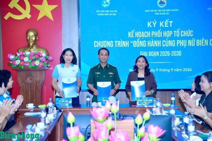 Đại diện các đơn vị ký kết biên bản phối hợp thực hiện chương trình. Ảnh: Lê Thạch