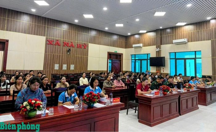 Quang cảnh Lễ ra mắt mô hình “Gia đình số”, “Chi hội số” và tập huấn kỹ năng số cho hội viên, phụ nữ xã Nà Hỳ. Ảnh: Mùa Tùng