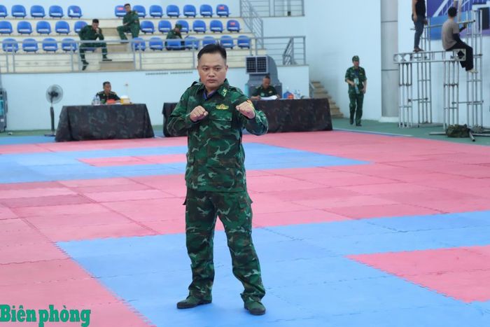 Vận động viên thực hành nội dung huấn luyện võ thuật. Ảnh: Ngọc Lâm