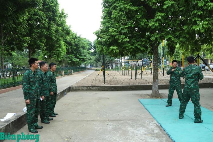 Các vận động viên luyện tập trước giờ thi đấu. Ảnh: Ngọc Lâm