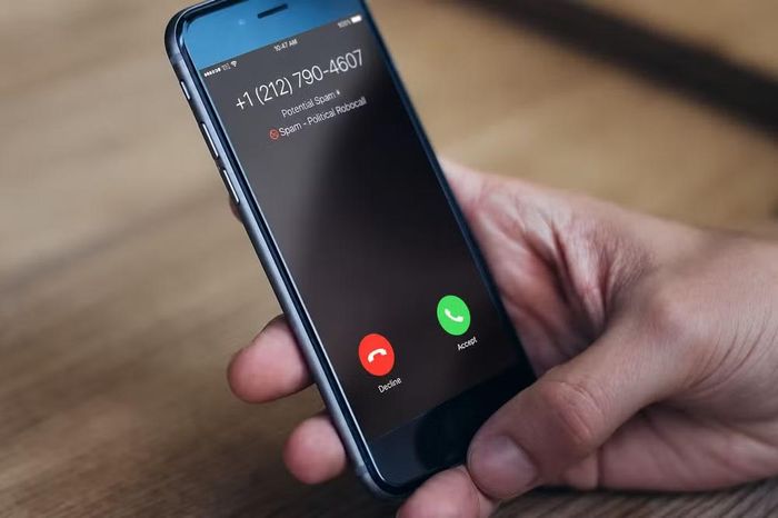 Hơn 1,7 triệu thuê bao có dấu hiệu phát tán tin nhắn rác, cuộc gọi rác. Ảnh: AI