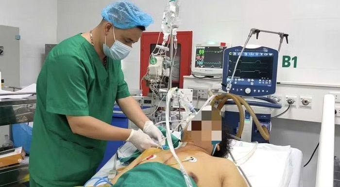 Bác sĩ cũng cảnh báo việc tự sử dụng các loại thuốc “giải độc”, “bổ gan” không rõ nguồn gốc hoặc thuốc giảm đau, hạ sốt khi gan đang bị tổn thương có thể làm tăng nguy cơ ảnh hưởng đến gan, đặc biệt khi dùng không đúng thuốc, liều lượng hoặc không có hướng dẫn của bác sĩ.