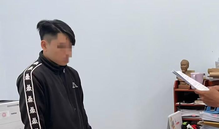 Đối tượng Nguyễn Chí Cường tại cơ quan công an - Ảnh: Công an tỉnh Vĩnh Long.