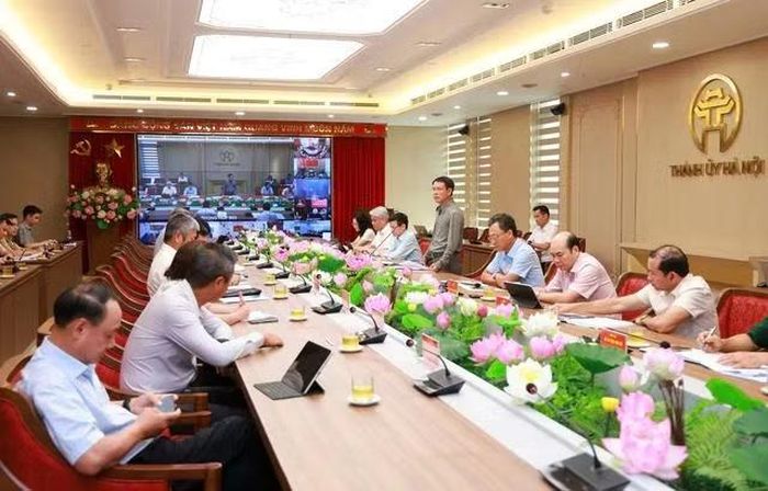 Phó Bí thư Thường trực Thành ủy Hà Nội Nguyễn Trọng Đông chủ trì hội nghị Ban Chỉ đạo giải phóng mặt bằng các dự án đầu tư trên địa bàn thành phố. Ảnh: Văn Tuyến.