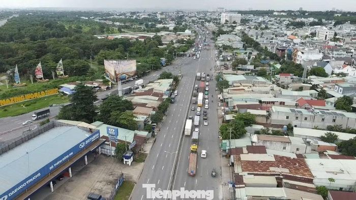 Lối ra đường Võ Nguyên Giáp dành cho xe ô tô và xe tải hướng về Ngã tư Vũng Tàu từ nút giao Cổng 11